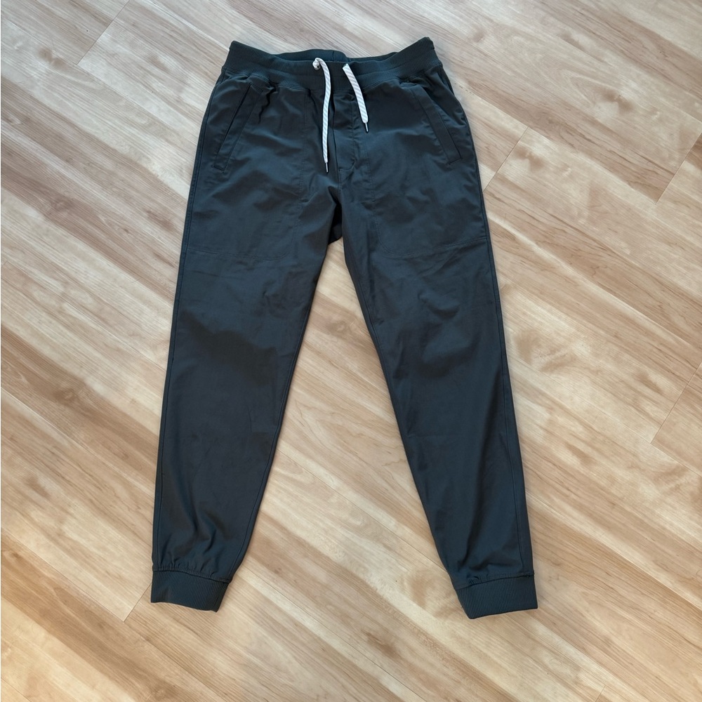 Vuori Meta Jogger Dark Oregano Size M